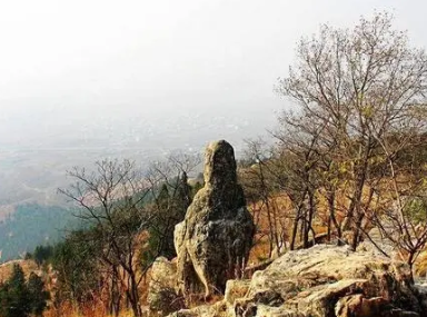 王建所作的《望夫石》，揭示了古代妇女悲苦的命运